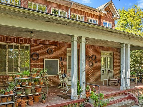 2nd image of 414 Beaucatcher Rd
