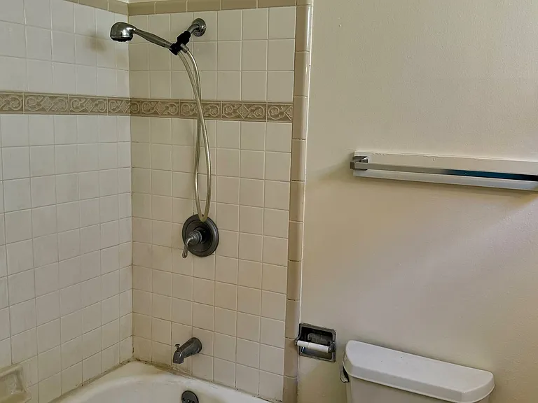 2407 V St #3 — Photo 9