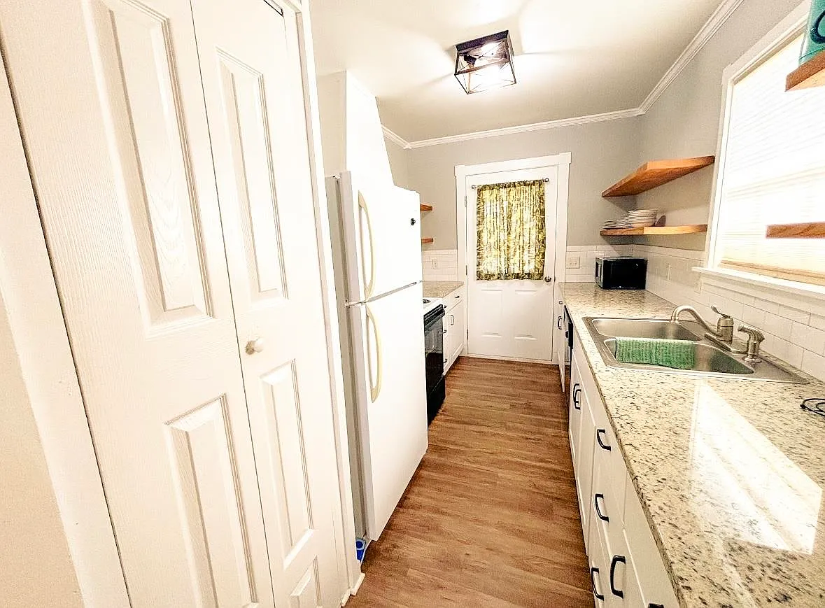 2 bed, 1.0 bath, 720 sqft, $1,200 — Photo 4