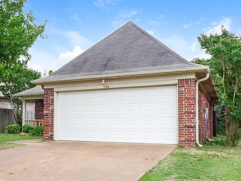 1596 Far Dr — Photo 3