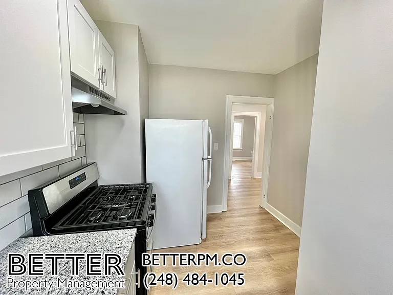 104 Henderson St — Photo 2