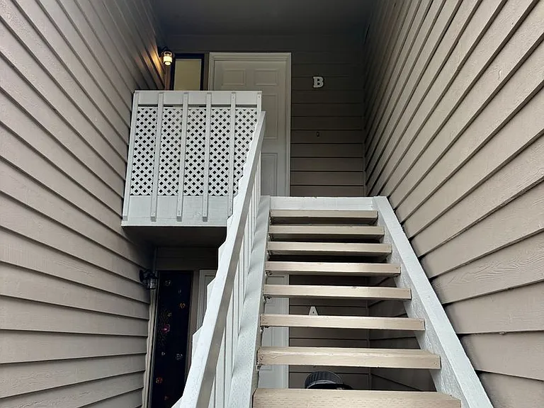 Stone Court Duplex — Photo 13
