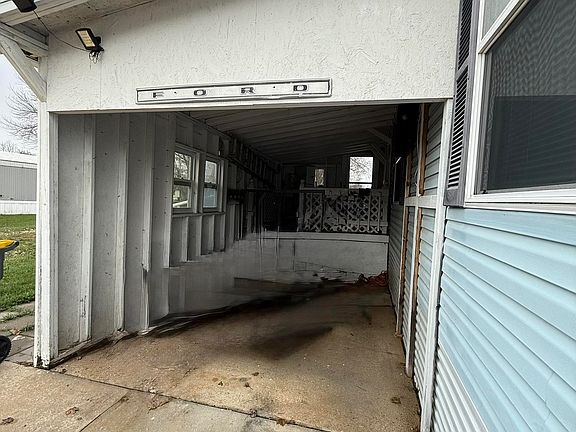 4th image of 121 Waterman Ave