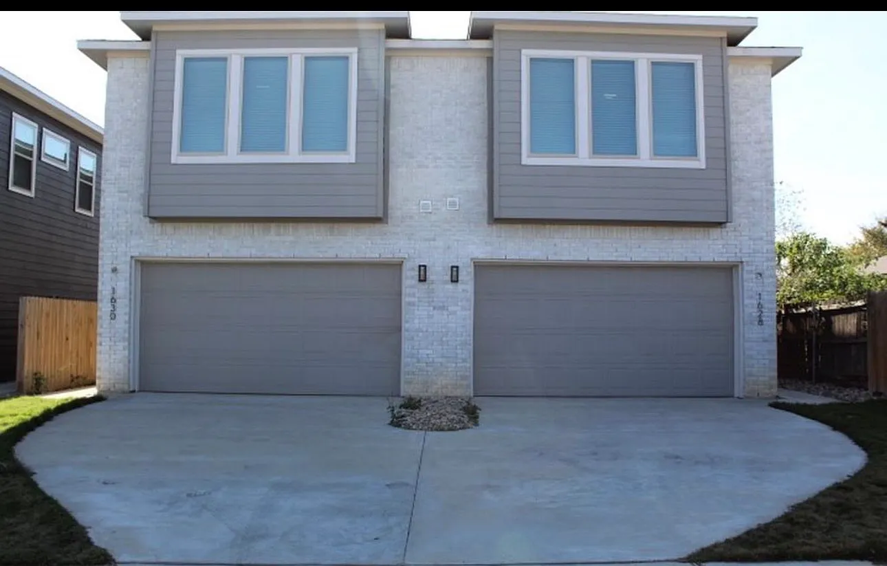 3 bed, 2.5 bath, 2297 sqft, $2,400 — Photo 1
