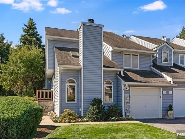 25 Knutsen Drive #216, West Orange, NJ 07052