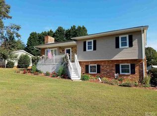 1284 Courtney Dr, Hickory, NC 28602