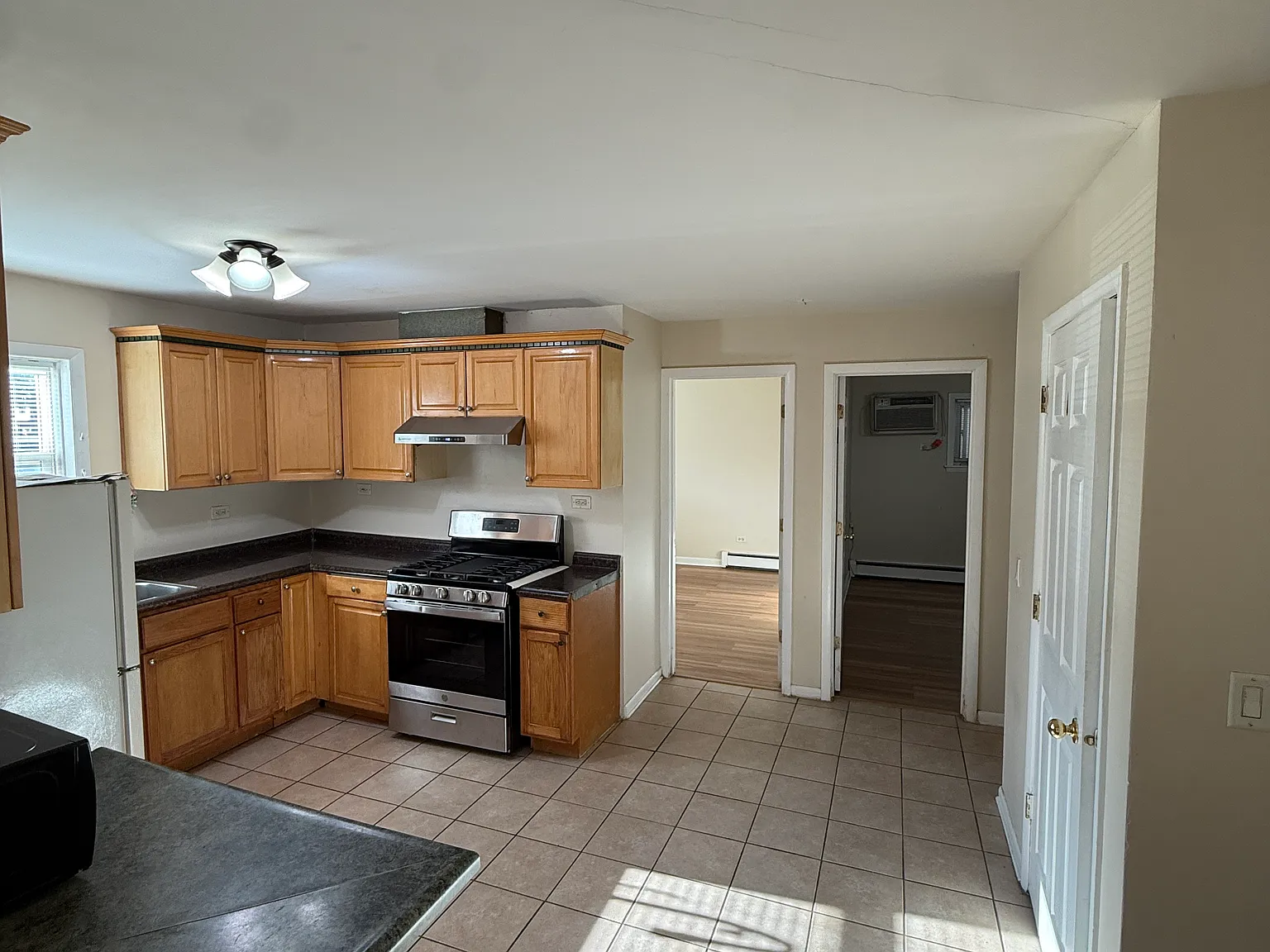 2 bed, 1100 sqft, $2,000 — Photo 2