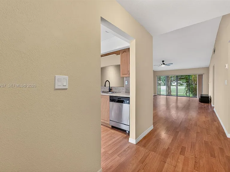 9315 Wedgewood Dr #B19 — Photo 7