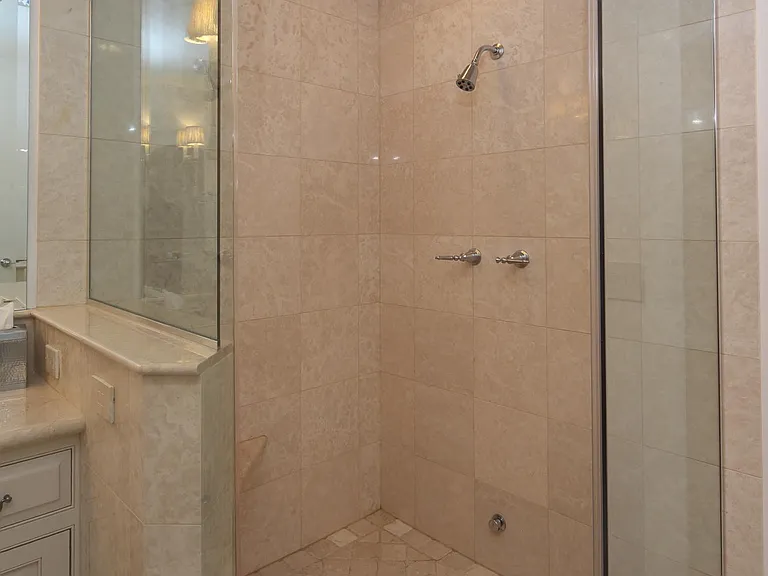 421 S West End St — Photo 31