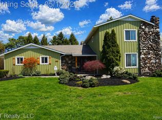 6210 Sterling Dr, Newport, MI 48166