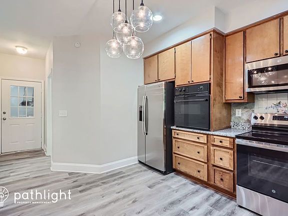 3rd image of 125 Emerald Ln