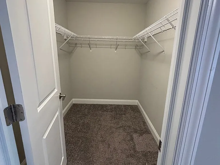 86 Hawthorne Dr — Photo 17