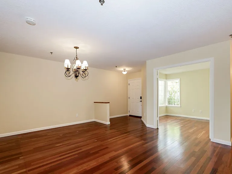 216 Greenview Dr — Photo 11