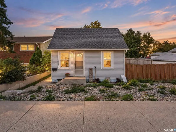 1080 9th Avenue SW, Moose Jaw, SK S6H 5X5