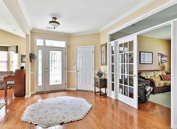 2nd image of 537 Bennington Ln