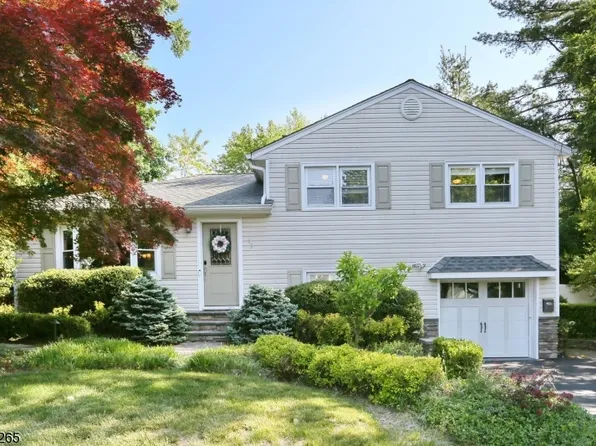 13 Evergreen St, Waldwick Boro, NJ 07463
