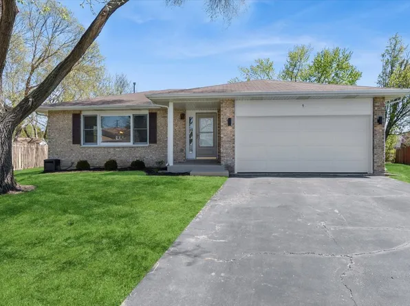 9 Red Bud Ct, Bolingbrook, IL 60490