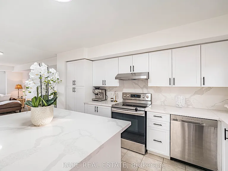 60 Fairwood Cir #28 — Photo 15
