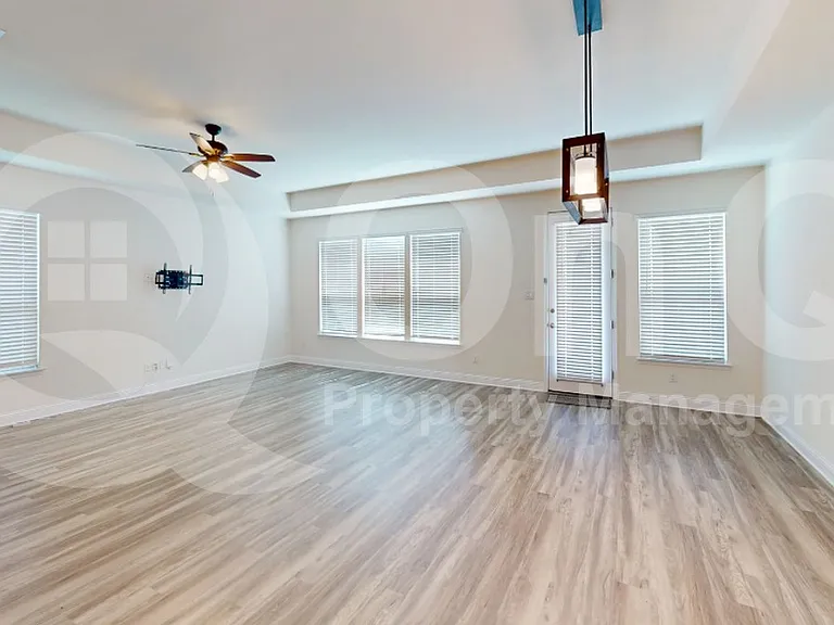 4112 Wood River Trl — Photo 5