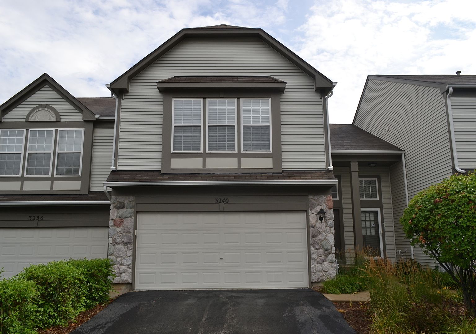 3240 Bromley Ln, Aurora, IL 60502 | Zillow