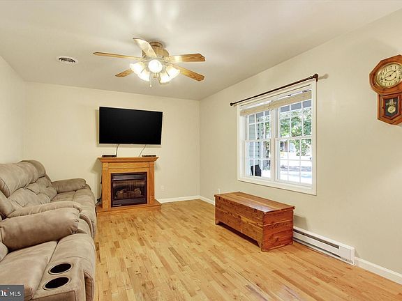 3rd image of 522 Nicklas Dr