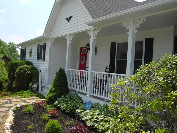 206 Overlook Dr, Crumpler, NC 28617