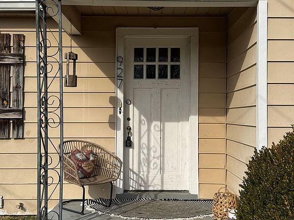 2nd image of 927 Granada Ave