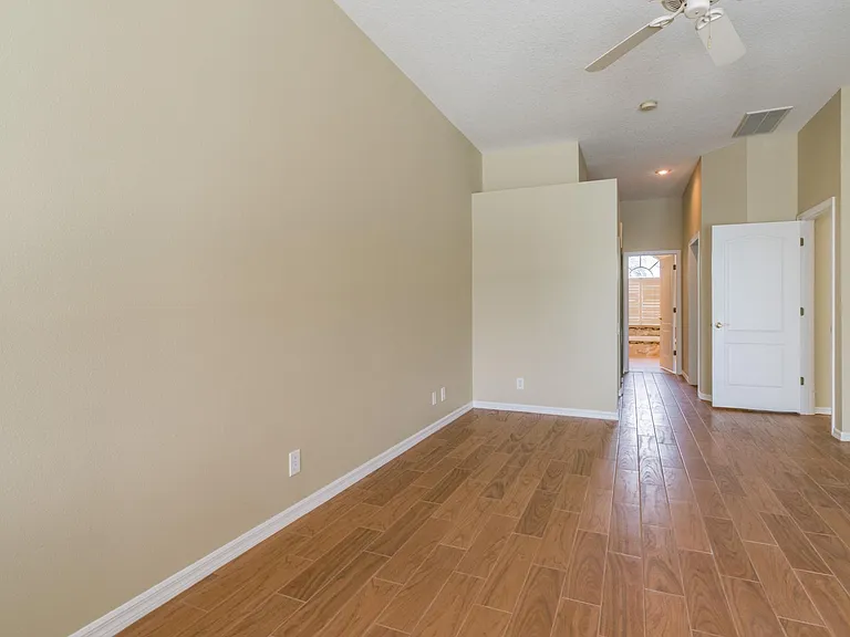 10559 Greencrest Dr — Photo 24