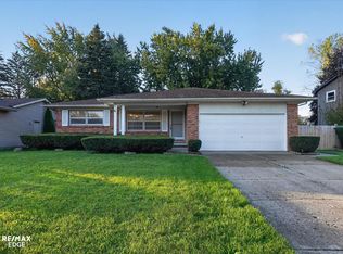 5032 Old Franklin Rd, Grand Blanc, MI 48439
