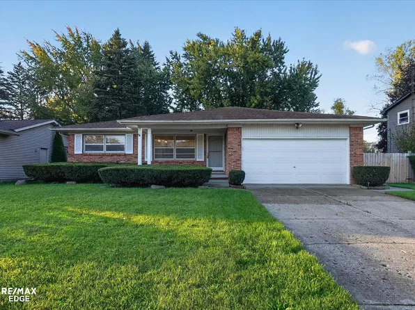 5032 Old Franklin Rd, Grand Blanc, MI 48439