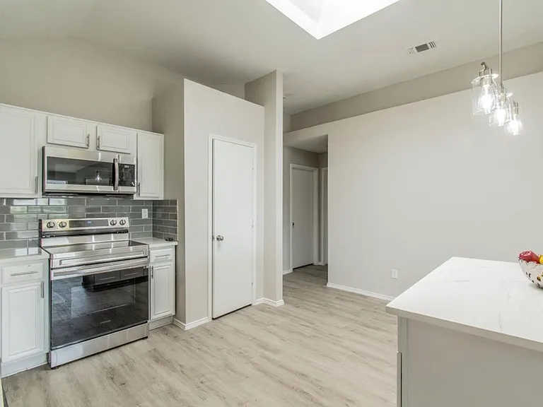 1937 Fox Meadow Trl — Photo 2