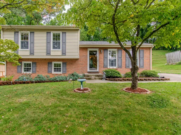 2838 Embassy Dr, Roanoke, VA 24019