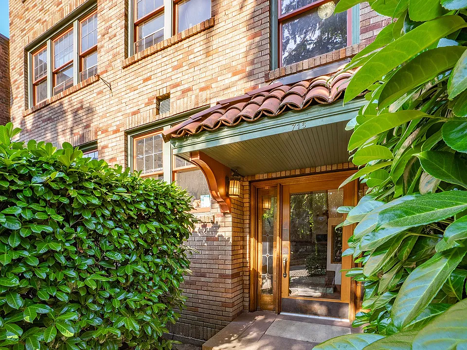 Leonard Apartments