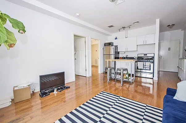 Rented by Level Group | media 3