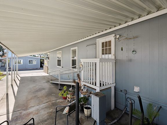 5th image of 3995 N Bradford St #27