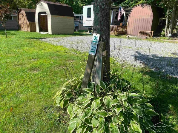 W Birch Rd, Sanford, MI 48657