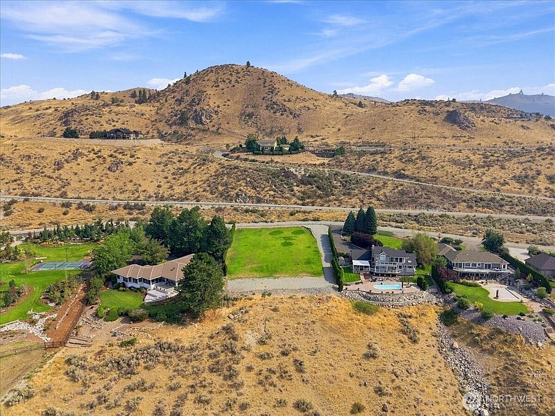 2nd image of 125 Highpoint Lane