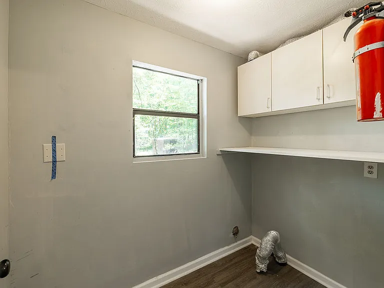 303 Brown Bridge Rd — Photo 9