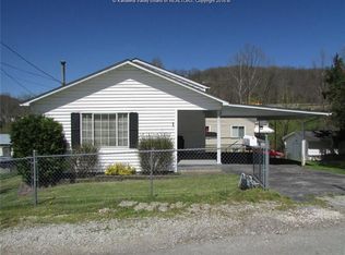 225 Easter Rd, Nitro, WV 25143