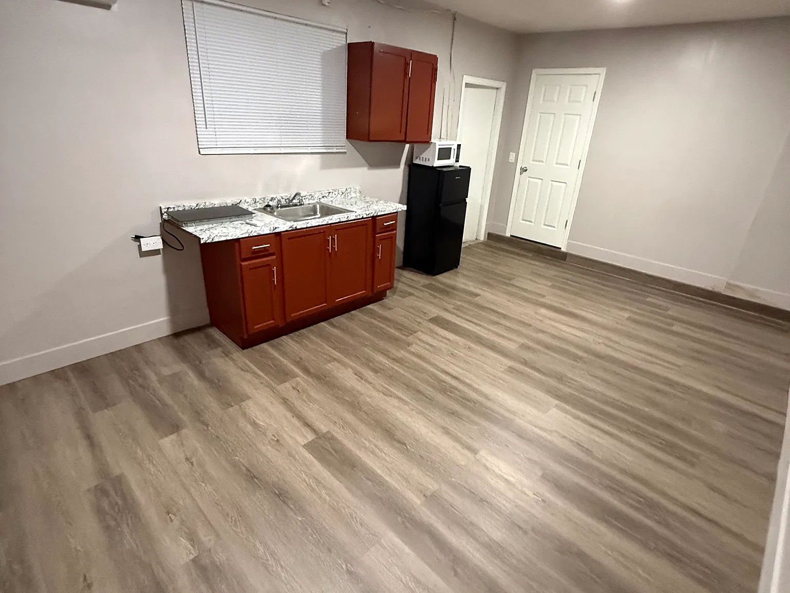 Studio, 700 sqft, $1,200 — Photo 2