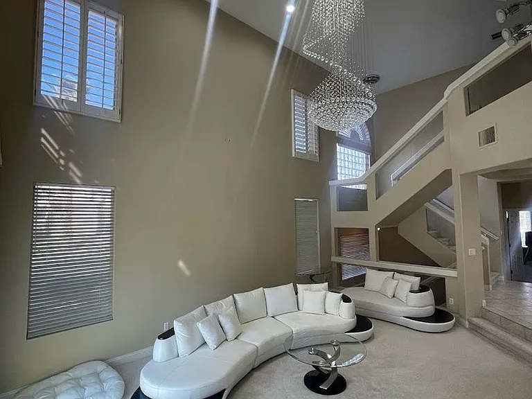 8757 Castle Hill Ave — Photo 9