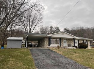 38 Woodland Dr, Peterstown, WV