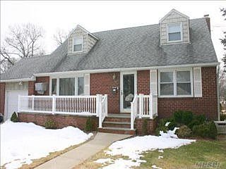 5th image of 110 Koehl St