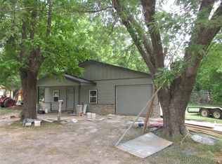 904 E Spaulding St, Checotah, OK 74426