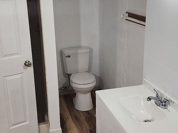 3rd image of 522 E Graham Pl