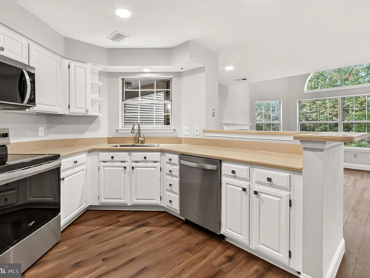 2 bed, 2.0 bath, 1040 sqft, $2,300 — Photo 4