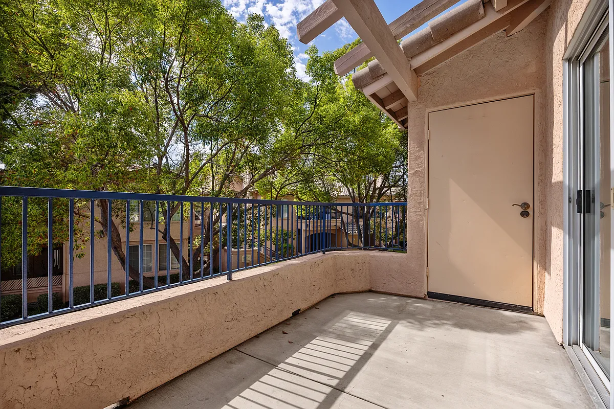 2 bed, 1056 sqft, $3,100 — Photo 3