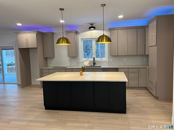 3rd image of 39 lafayette Road