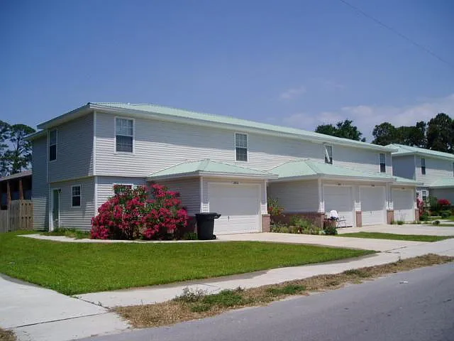 102 Church Ave SE #C — Photo 1