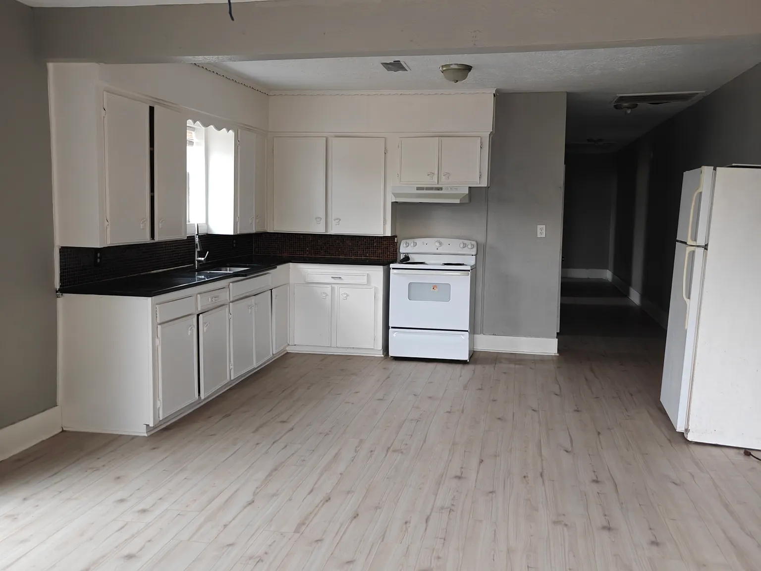 1210 Cherry St — Photo 3
